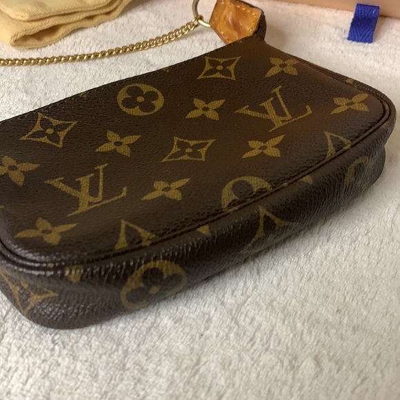 Authentic Louis Vuitton mini purse with chain. Comes with dustbag and box - Picture 7 of 13